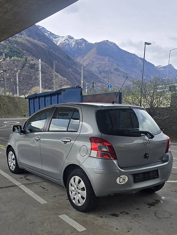 toyota yaris 1.33 solo 87.000km collaudo alla consegna