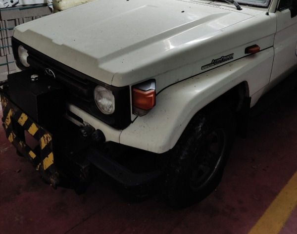 Toyota Land Cruiser HZJ70