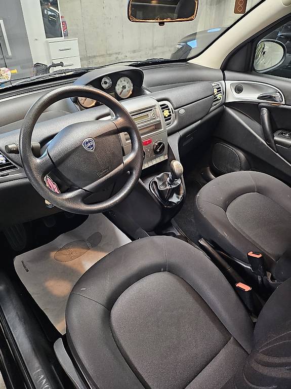 Lancia Ypsilon
