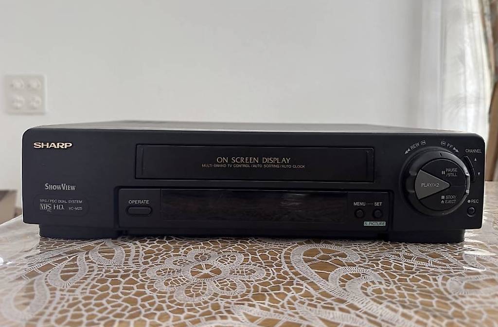 vhs sharp video registratore